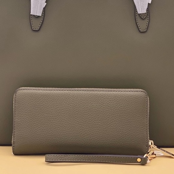 Michael Kors Large Jet Set Travel Continental Wristlet Phone Holder Wallet - Picture 10 of 11